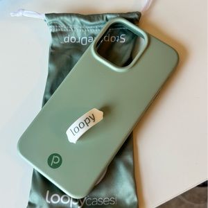 Loopy case iPhone 15 pro max sage green LEFTY
